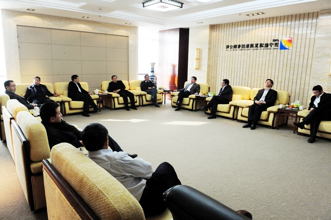 汶上县委书记赵东升携县班子成员来集团公司走访慰问