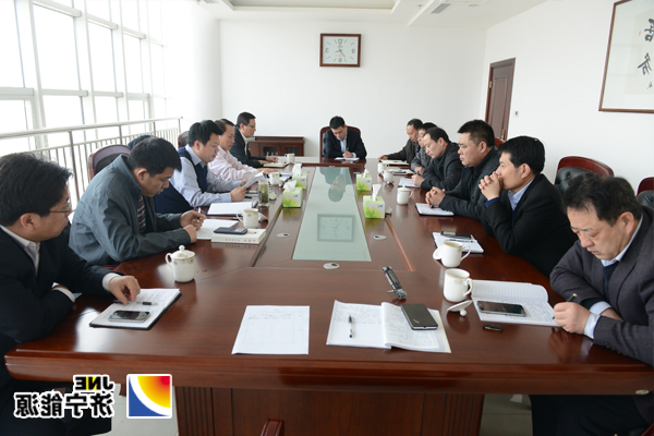 安居煤矿党总支召开中心组学习例会