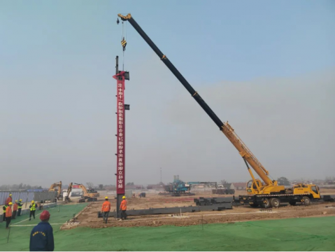 首根钢立柱吊装完成！精密制造产业园二期项目又有新进展