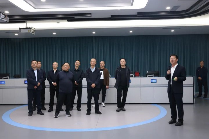 南充市人大常委会领导到龙拱港参观调研